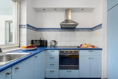 Kuchnia lub aneks kuchenny w obiekcie Lumina apartment for family in center Warsaw