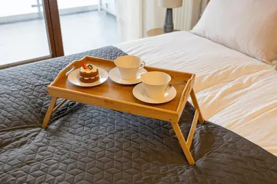Łóżko lub łóżka w pokoju w obiekcie 2-Bedroom Downtown Apt - 75m2, AC and Balcony - by Rentujemy