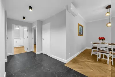 Plan piętra w obiekcie 2-Bedroom Downtown Apt - 75m2, AC and Balcony - by Rentujemy