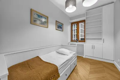 Łóżko lub łóżka w pokoju w obiekcie 2-Bedroom Downtown Apt - 75m2, AC and Balcony - by Rentujemy