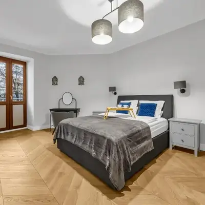 2-Bedroom Downtown Apt - 75m2