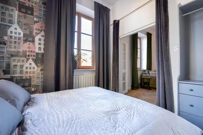 Łóżko lub łóżka w pokoju w obiekcie Emerald House Old Town Warsaw