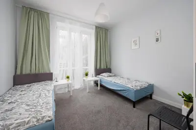 Łóżko lub łóżka w pokoju w obiekcie Pokoje Metro Pole Mokotowskie