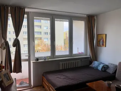 Łóżko lub łóżka w pokoju w obiekcie Słoneczny 2 pokojowy apartament z balkonem niedaleko Metra
