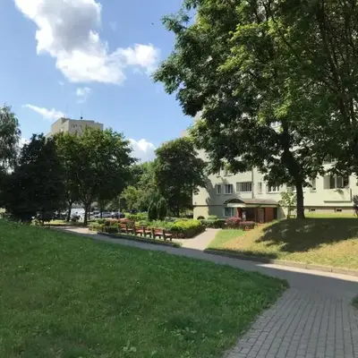 Słoneczny 2 pokojowy apartament z balkonem niedaleko Metra