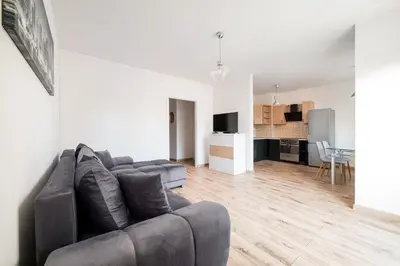 Telewizja i/lub zestaw kina domowego w obiekcie Bemowo Lotnisko Snug Apartment by BookingHost