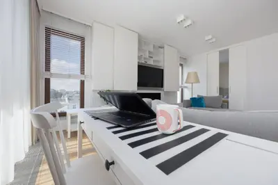 Telewizja i/lub zestaw kina domowego w obiekcie Mokotów Luxury Apartments with Parking Air Conditioning by Renters Prestige