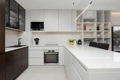 Kuchnia lub aneks kuchenny w obiekcie Elegant Apartment with Air Conditioning, Office and Underground Parking by Renters Prestige