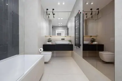 Łazienka w obiekcie Elegant Apartment with Air Conditioning, Office and Underground Parking by Renters Prestige