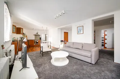 Część wypoczynkowa w obiekcie Żurawia Spacious Apartment by BookingHost