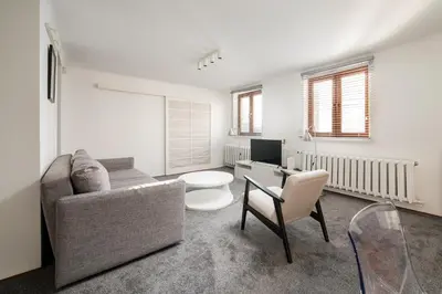 Część wypoczynkowa w obiekcie Żurawia Spacious Apartment by BookingHost
