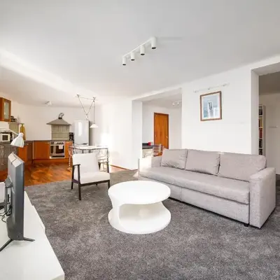 Żurawia Spacious Apartment by BookingHost