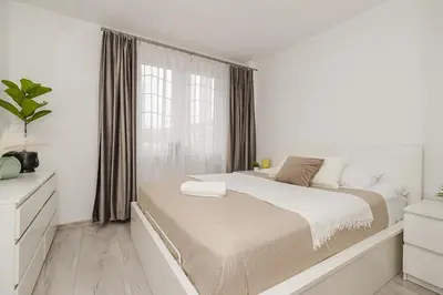 Łóżko lub łóżka w pokoju w obiekcie Bonifraterska Apartment