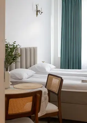 Łóżko lub łóżka w pokoju w obiekcie RentPlanet - Apartament Chmielna