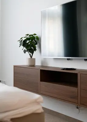 Telewizja i/lub zestaw kina domowego w obiekcie RentPlanet - Apartament Chmielna