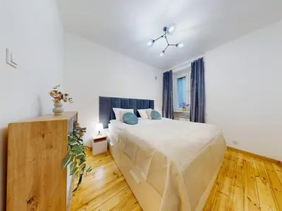 Łóżko lub łóżka w pokoju w obiekcie Cozy Stay Downtown Obozna