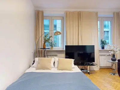 Telewizja i/lub zestaw kina domowego w obiekcie Cozy Stay Downtown Obozna