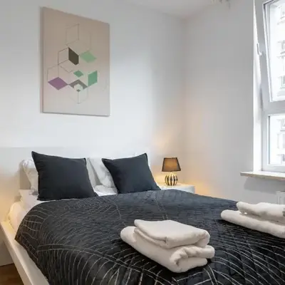 Urban Chic - 2 Bedrooms - Rondo ONZ - Luxury Warsaw Stays - Pereca street