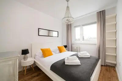 Łóżko lub łóżka w pokoju w obiekcie Elbląska Deluxe Apartment by BookingHost