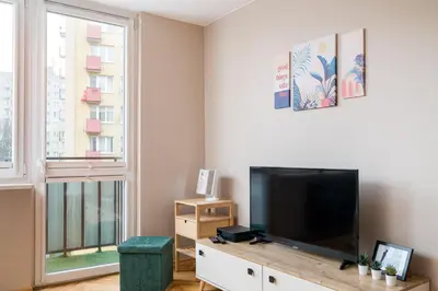 Telewizja i/lub zestaw kina domowego w obiekcie Saska Kępa Serene Studio by BookingHost