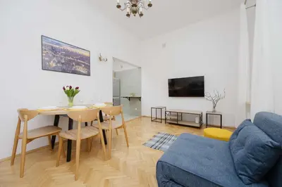 Telewizja i/lub zestaw kina domowego w obiekcie Old Town Comfort Apartment Near Vistula Boulevards by Noclegi Renters