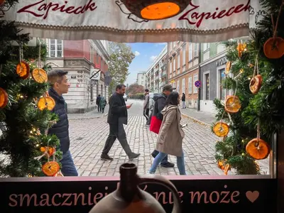 Goście zatrzymujący się w obiekcie Old Town Chic Apartment With AC