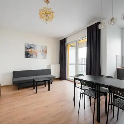 Ursus Spacious Apartment by BookingHost