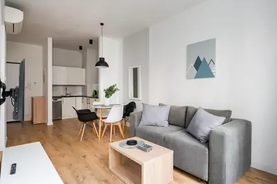Kuchnia lub aneks kuchenny w obiekcie Wola Sławińska Deluxe Apartment by BookingHost