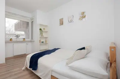 Łóżko lub łóżka w pokoju w obiekcie Bright Apartment in Warsaw with Bathtub and Balcony by Noclegi Renters