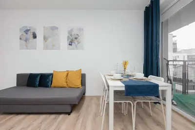 Część wypoczynkowa w obiekcie Bright Apartment in Warsaw with Bathtub and Balcony by Noclegi Renters
