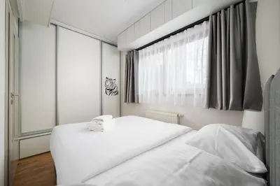 Łóżko lub łóżka w pokoju w obiekcie Bemowo 2-Bedroom Apartment by BookingHost
