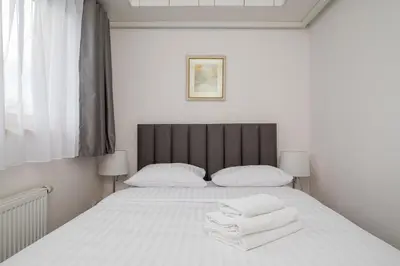 Łóżko lub łóżka w pokoju w obiekcie Bemowo 2-Bedroom Apartment by BookingHost