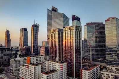 Widok na miasto Warszawa z tego apartamentu