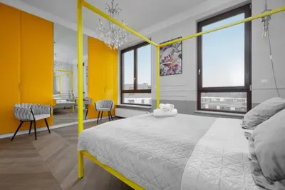 Łóżko lub łóżka w pokoju w obiekcie Sarmacka Prestige Residence Warsaw by Solarento