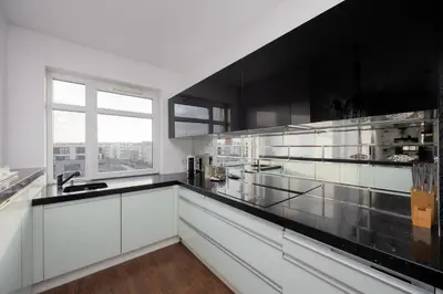 Kuchnia lub aneks kuchenny w obiekcie Avenue Chic Apartment Wilanowska by Solarento