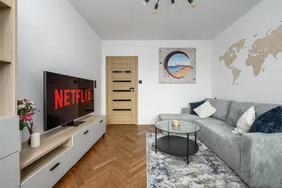 Telewizja i/lub zestaw kina domowego w obiekcie Lumina 2-room apartment near the Old Town