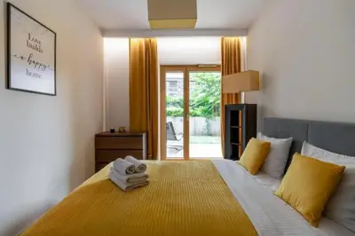 Łóżko lub łóżka w pokoju w obiekcie Close-Golden Apartments Warsaw - Luxury 2-Bedroom, Mennica Residence&144