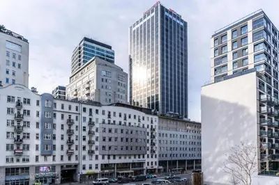 Widok na miasto Warszawa z tego apartamentu