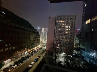Widok na miasto Warszawa z tego apartamentu