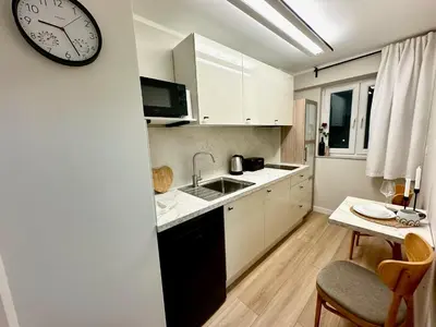 Kuchnia lub aneks kuchenny w obiekcie COZY APARTMENT near the AIRPORT and the Medical University of Warsaw