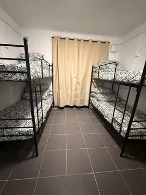 Łóżko lub łóżka w pokoju w obiekcie Hostel PULSE