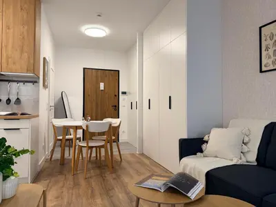 Kuchnia lub aneks kuchenny w obiekcie Wola Urban Oasis by OhMyHome z parkingiem