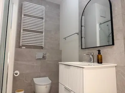 Łazienka w obiekcie Wola Urban Oasis by OhMyHome z parkingiem