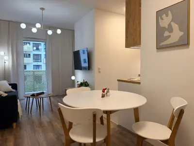 Telewizja i/lub zestaw kina domowego w obiekcie Wola Urban Oasis by OhMyHome z parkingiem