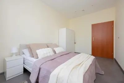 Łóżko lub łóżka w pokoju w obiekcie Przestronny Dom z 3 Sypialniami w Doskonałej Lokalizacji w Pobliżu Lotniska by Noclegi Renters