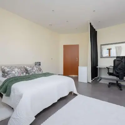 Przestronny Dom z 3 Sypialniami w Doskonałej Lokalizacji w Pobliżu Lotniska by Noclegi Renters