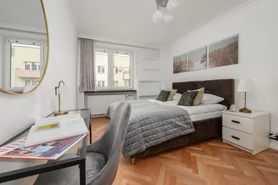 Łóżko lub łóżka w pokoju w obiekcie ShortStayPoland Sienna B194