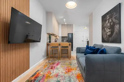 Telewizja i/lub zestaw kina domowego w obiekcie Kolejowa 45B by Homeprime
