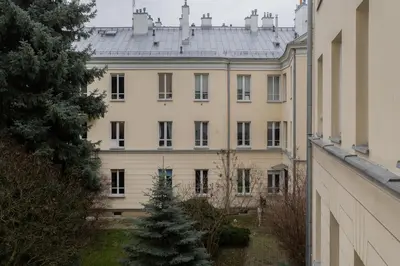 Budynek, w którym mieści się apartament