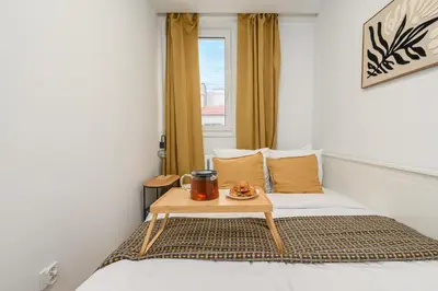 Łóżko lub łóżka w pokoju w obiekcie Lumina bright apartment near Łazienki Królewskie